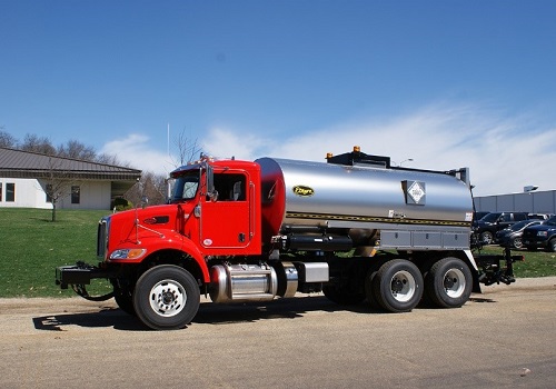 An Asphalt Distributor Trailer from Etnrye